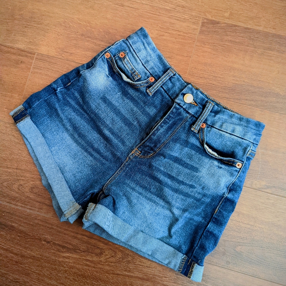 No boundaries mid-rise jean shorts